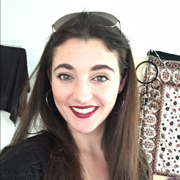 Meet your Posher, Kayla - Picture 1 of 1